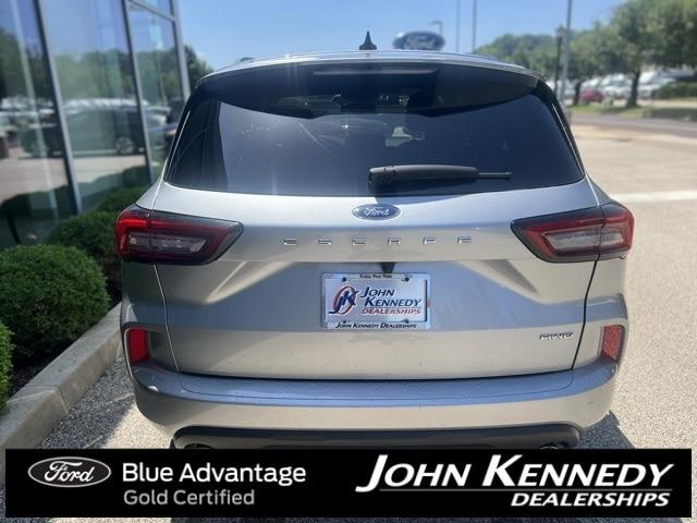 Photo of 2023 ICONIC SILVER METALLIC Ford Escape