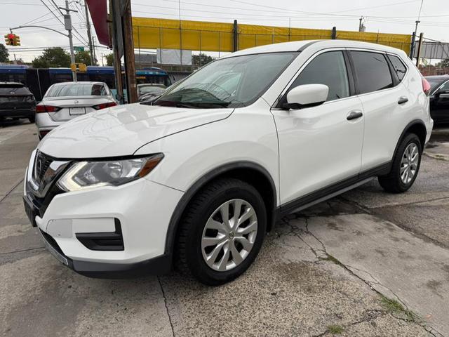 Photo of 2017 Glacier White Nissan Rogue
