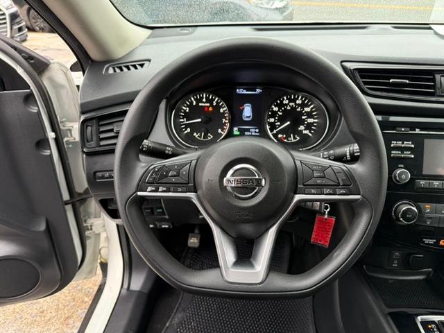 Photo of 2017 Glacier White Nissan Rogue
