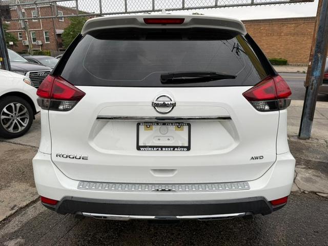 Photo of 2017 Glacier White Nissan Rogue