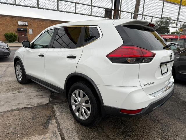 Photo of 2017 Glacier White Nissan Rogue