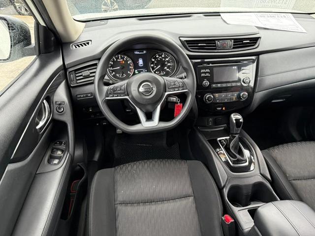 Photo of 2017 Glacier White Nissan Rogue