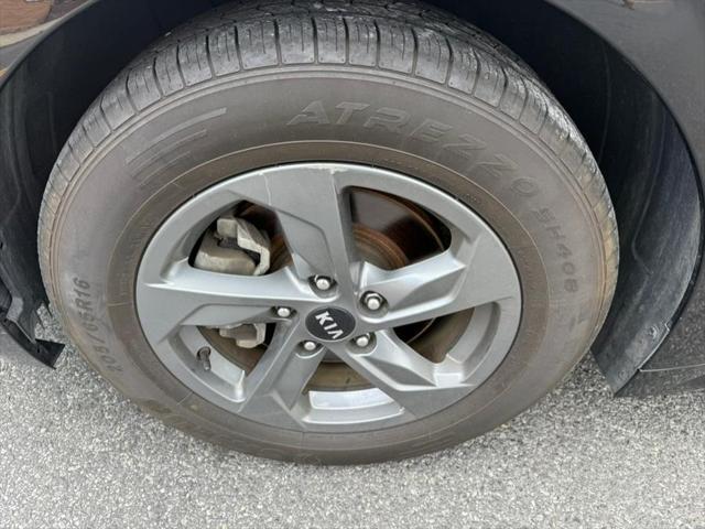 Photo of 2021 Ebony Black Kia K5