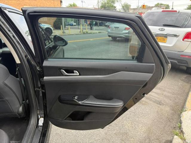 Photo of 2021 Ebony Black Kia K5