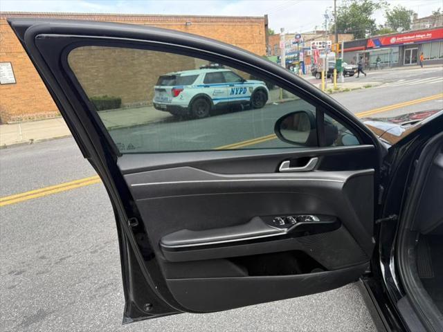 Photo of 2021 Ebony Black Kia K5