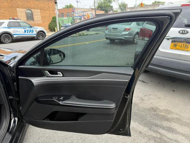 Photo of 2021 Ebony Black Kia K5