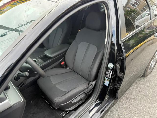 Photo of 2021 Ebony Black Kia K5