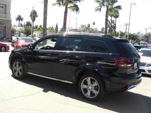 Photo of 2017 Pitch Black Clearcoat Dodge Journey