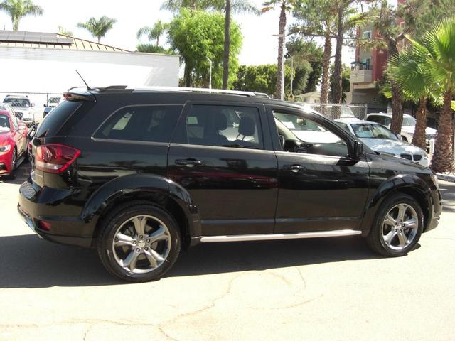 Photo of 2017 Pitch Black Clearcoat Dodge Journey