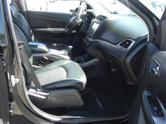 Photo of 2017 Pitch Black Clearcoat Dodge Journey