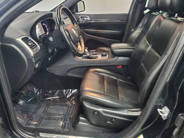 Photo of 2021 Diamond Black Crystal Pearlcoat Jeep Grand Cherokee