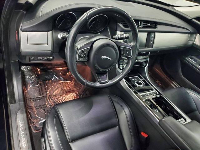 Photo of 2016 Dark Sapphire Metallic Jaguar XF