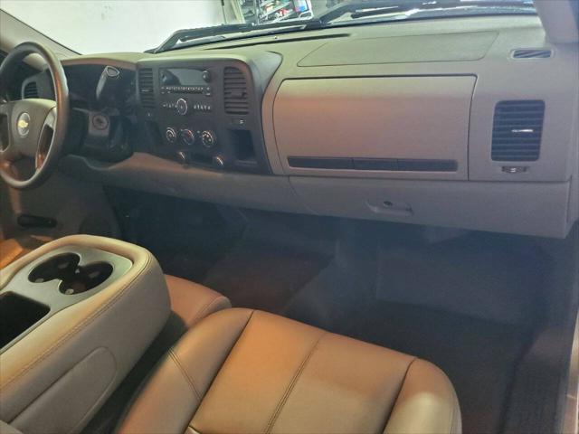 Photo of 2008 Beige Chevrolet Silverado 1500