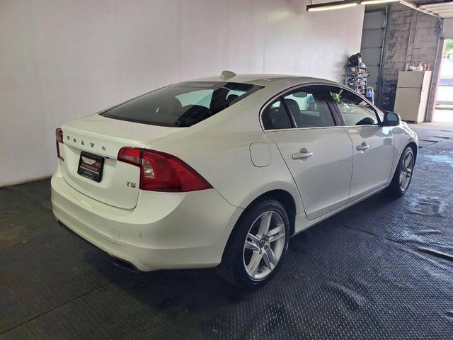 Photo of 2015 White Volvo S60