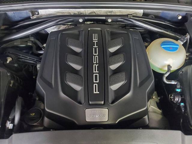 Photo of 2016 Blue Porsche Macan