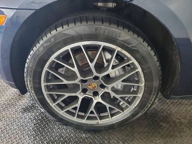 Photo of 2016 Blue Porsche Macan