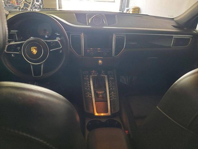 Photo of 2016 Blue Porsche Macan