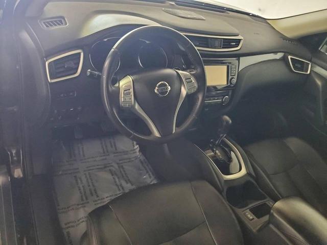 Photo of 2015 Super Black Nissan Rogue