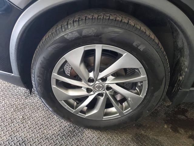 Photo of 2015 Super Black Nissan Rogue