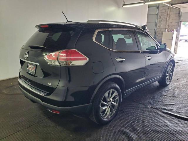 Photo of 2015 Super Black Nissan Rogue