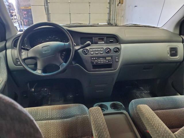 Photo of 2000 Mesa Beige Metallic Honda Odyssey
