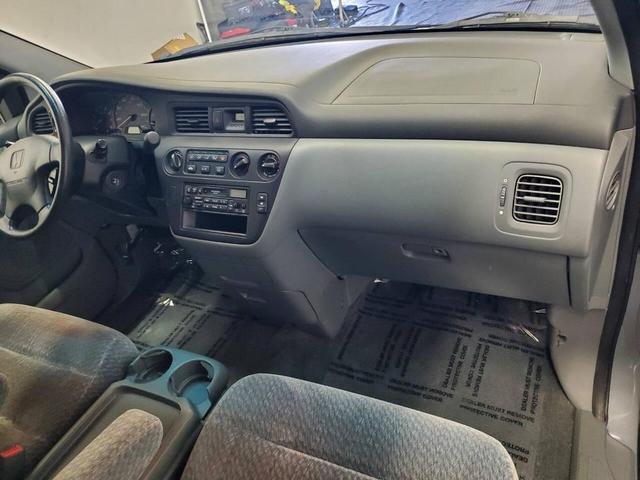 Photo of 2000 Mesa Beige Metallic Honda Odyssey