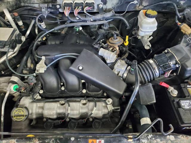 Photo of 2007 Blazing Copper Clearcoat Metallic Ford Escape