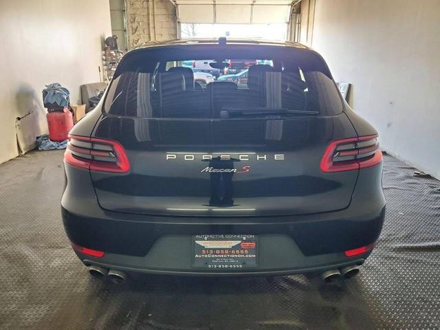 Photo of 2017 Black Porsche Macan