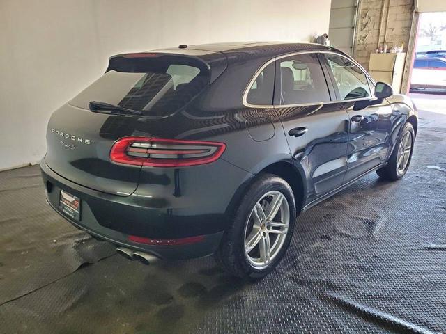 Photo of 2017 Black Porsche Macan