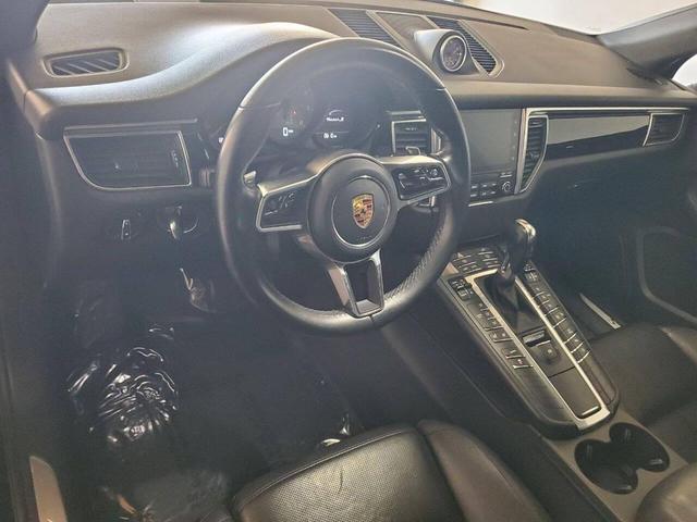 Photo of 2017 Black Porsche Macan