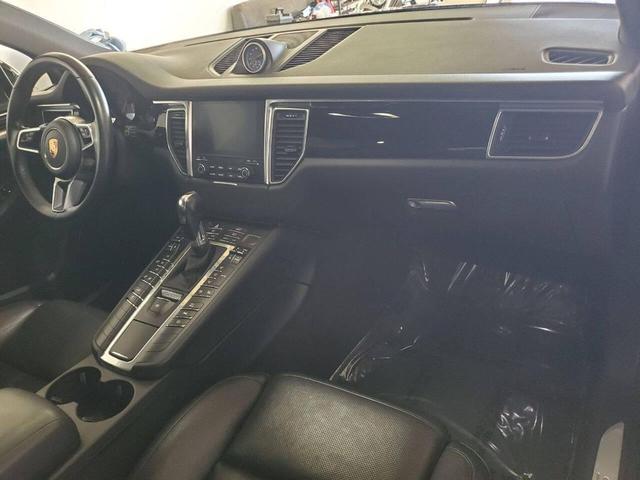 Photo of 2017 Black Porsche Macan