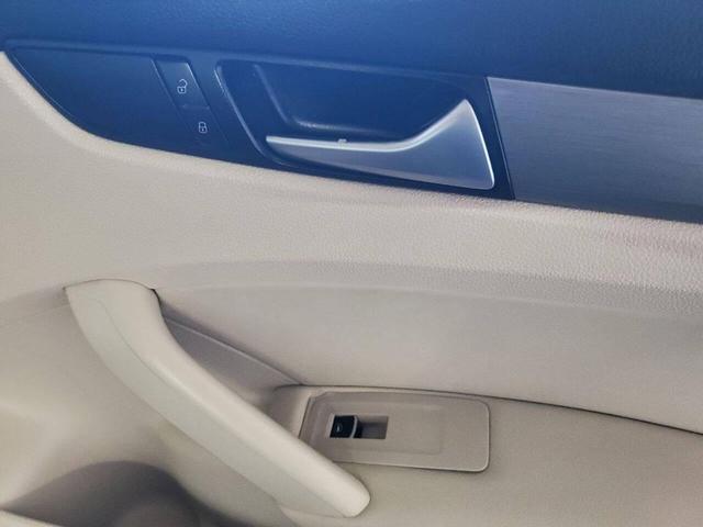 Photo of 2014 Platinum Gray Metallic Volkswagen Passat