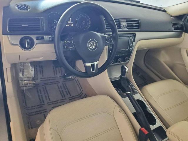 Photo of 2014 Platinum Gray Metallic Volkswagen Passat