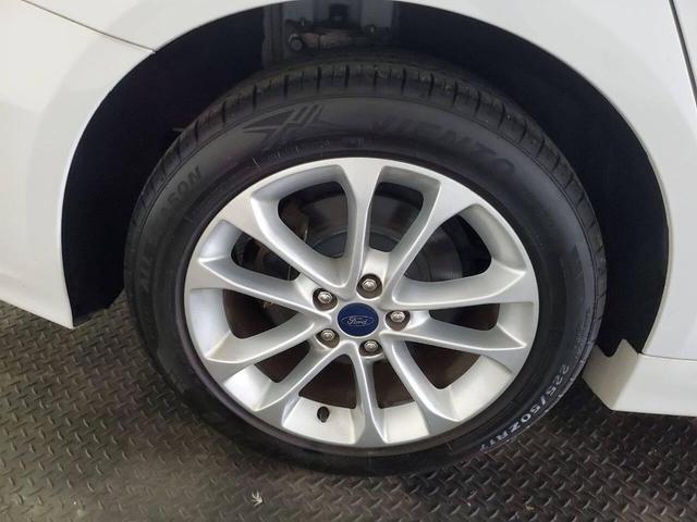 Photo of 2019 White Ford Fusion Hybrid