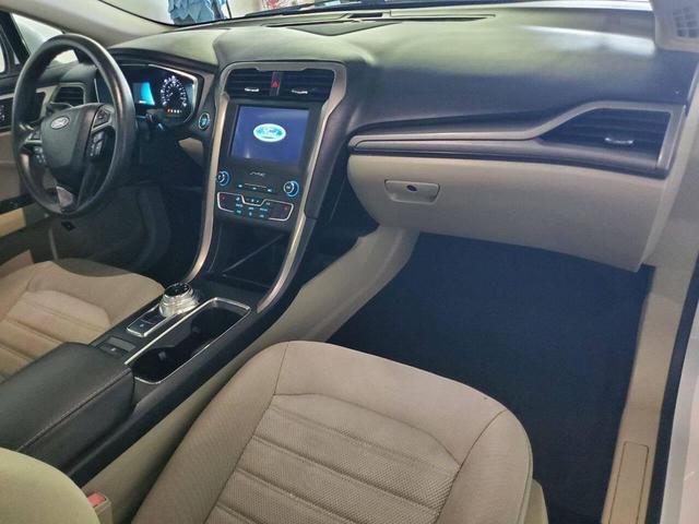 Photo of 2019 White Ford Fusion Hybrid