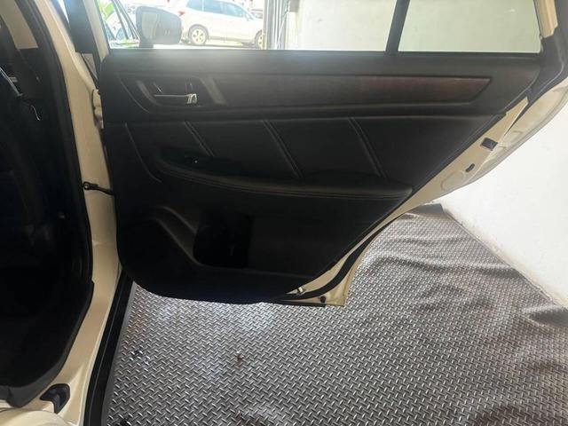 Photo of 2019 Crystal White Pearl Subaru Outback