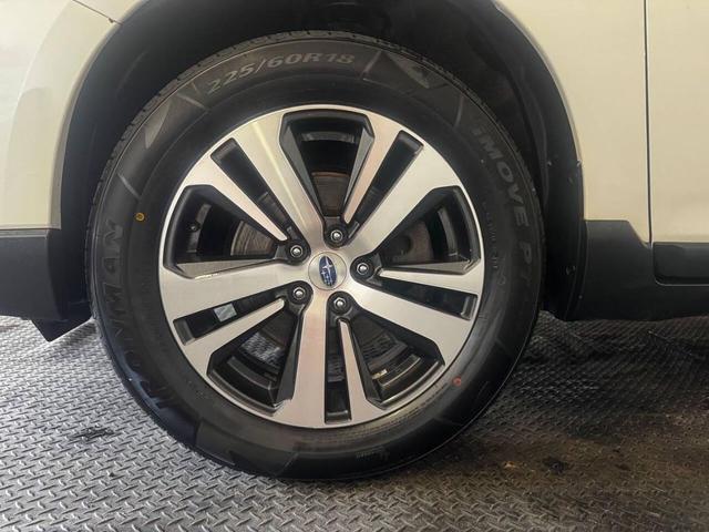 Photo of 2019 Crystal White Pearl Subaru Outback
