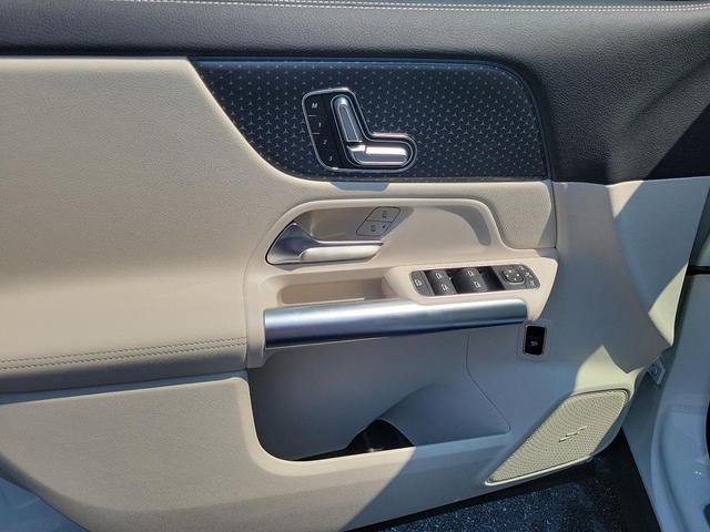 Photo of 2025 Polar White Mercedes-Benz GLA 250