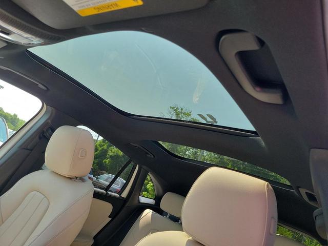 Photo of 2025 Polar White Mercedes-Benz GLA 250