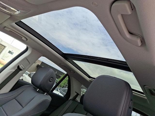 Photo of 2025 Polar White Mercedes-Benz GLE 350
