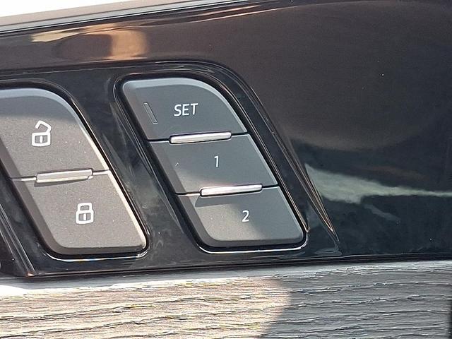 Photo of 2024 Mythos Black Metallic/Black Roof Audi A5