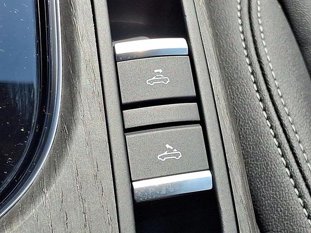 Photo of 2024 Mythos Black Metallic/Black Roof Audi A5