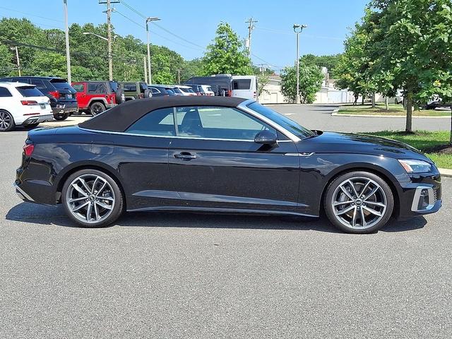 Photo of 2024 Mythos Black Metallic/Black Roof Audi A5