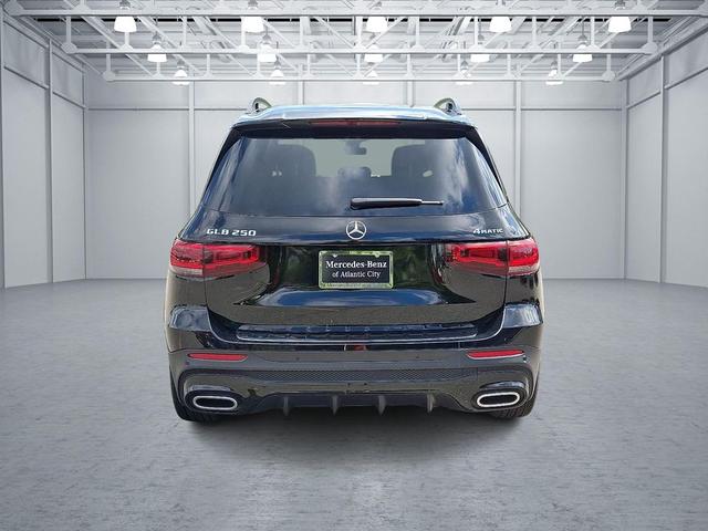Photo of 2021 Night Black Mercedes-Benz GLB 250