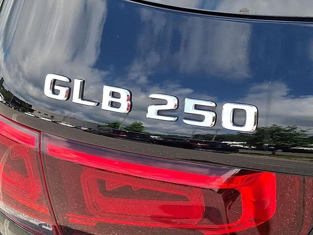 Photo of 2021 Night Black Mercedes-Benz GLB 250