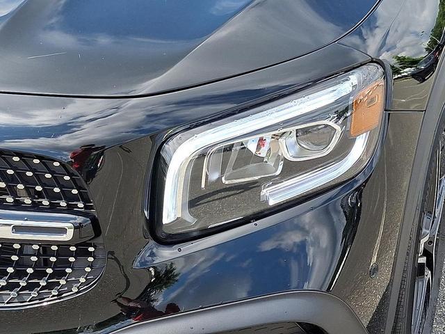 Photo of 2021 Night Black Mercedes-Benz GLB 250