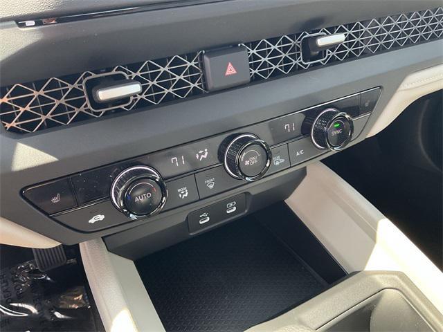 Photo of 2025 Platinum White Pearl Honda Accord