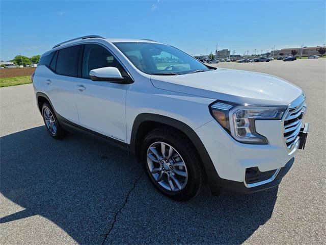 Photo of 2022 White Frost Tricoat GMC Terrain