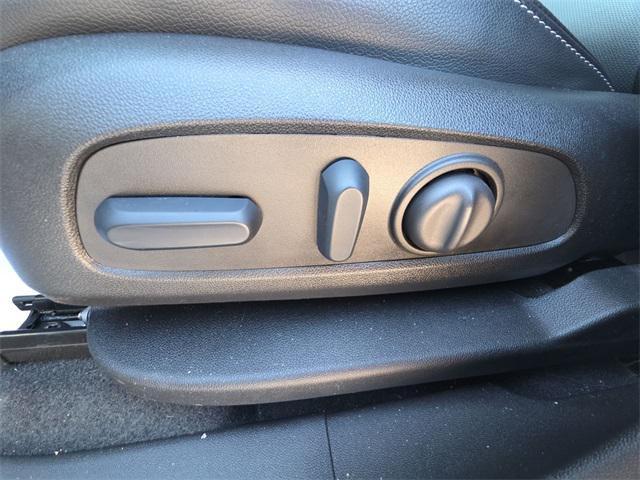 Photo of 2022 White Frost Tricoat GMC Terrain