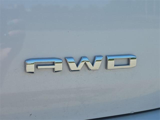 Photo of 2022 White Frost Tricoat GMC Terrain